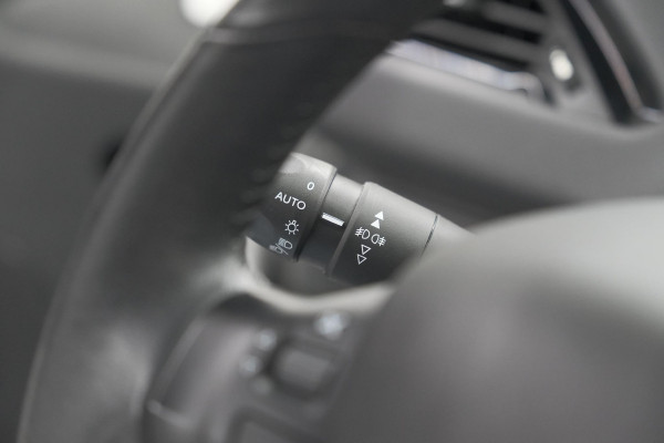 Peugeot 208 PureTech 82 Signature | Parkeersensoren | Apple Carplay | Pack Connect | Armsteun