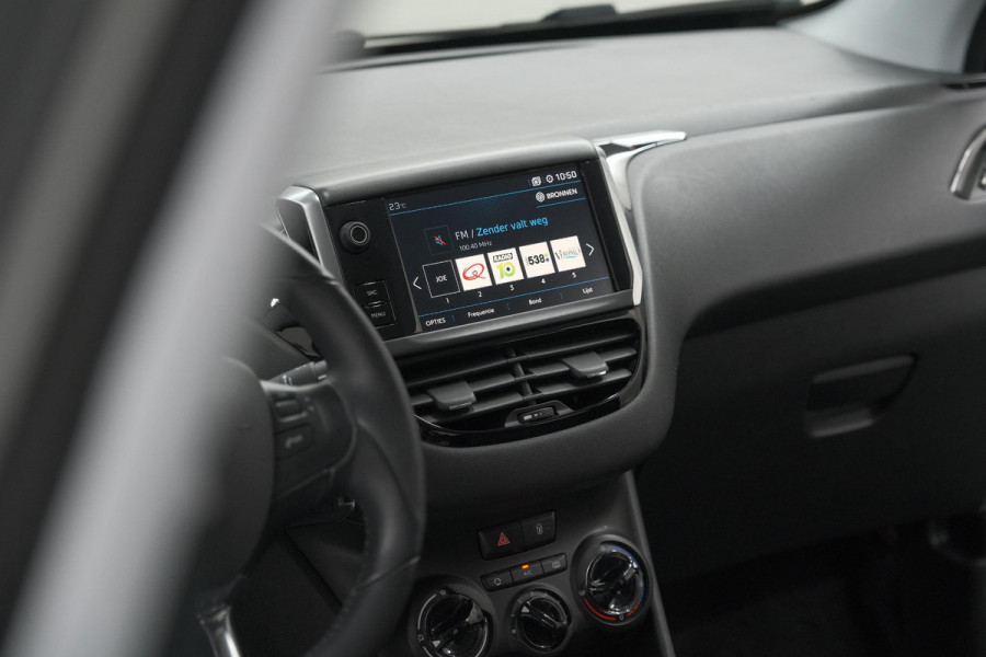 Peugeot 208 PureTech 82 Signature | Parkeersensoren | Apple Carplay | Pack Connect | Armsteun