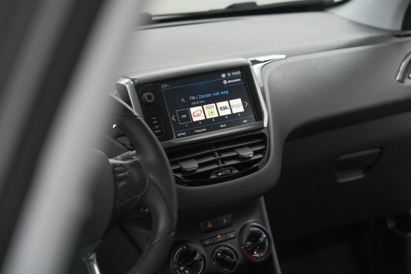 Peugeot 208 PureTech 82 Signature | Parkeersensoren | Apple Carplay | Pack Connect | Armsteun