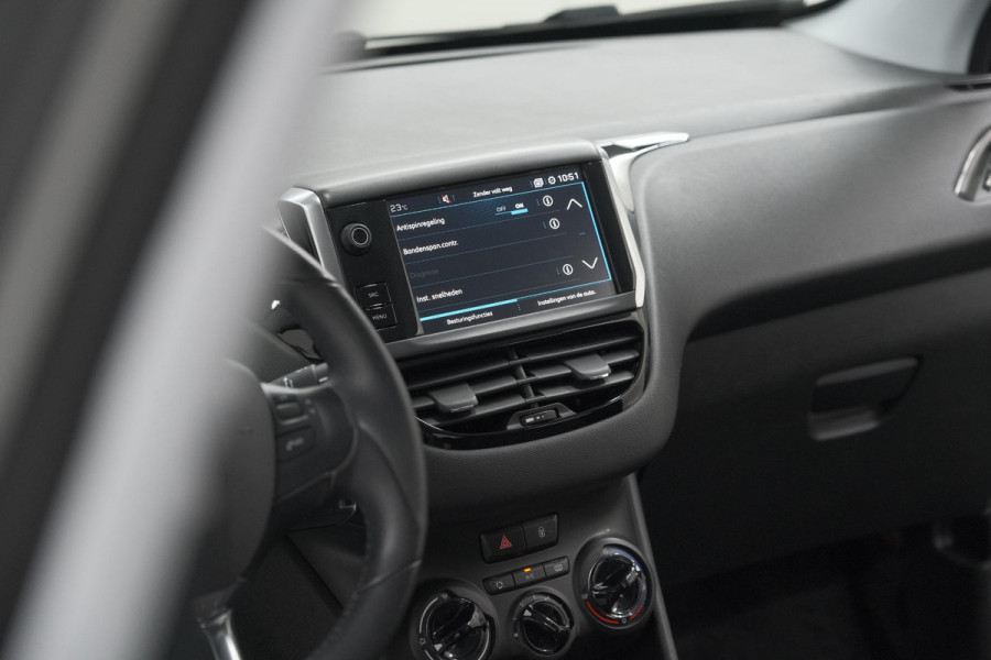 Peugeot 208 PureTech 82 Signature | Parkeersensoren | Apple Carplay | Pack Connect | Armsteun
