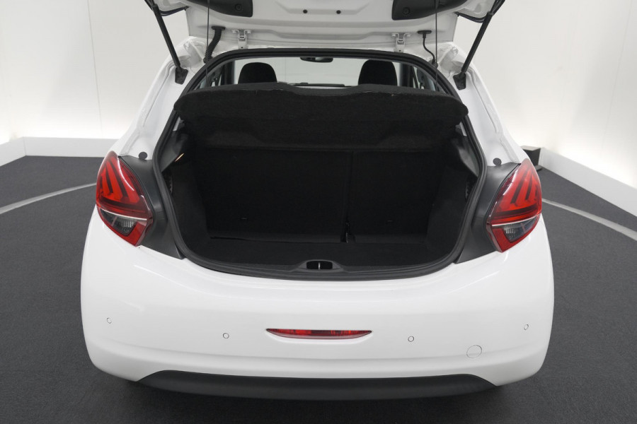 Peugeot 208 PureTech 82 Signature | Parkeersensoren | Apple Carplay | Pack Connect | Armsteun
