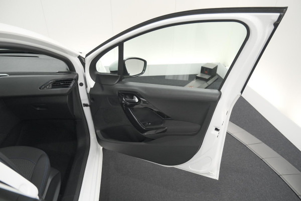 Peugeot 208 PureTech 82 Signature | Parkeersensoren | Apple Carplay | Pack Connect | Armsteun