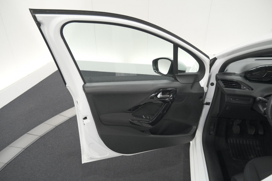 Peugeot 208 PureTech 82 Signature | Parkeersensoren | Apple Carplay | Pack Connect | Armsteun