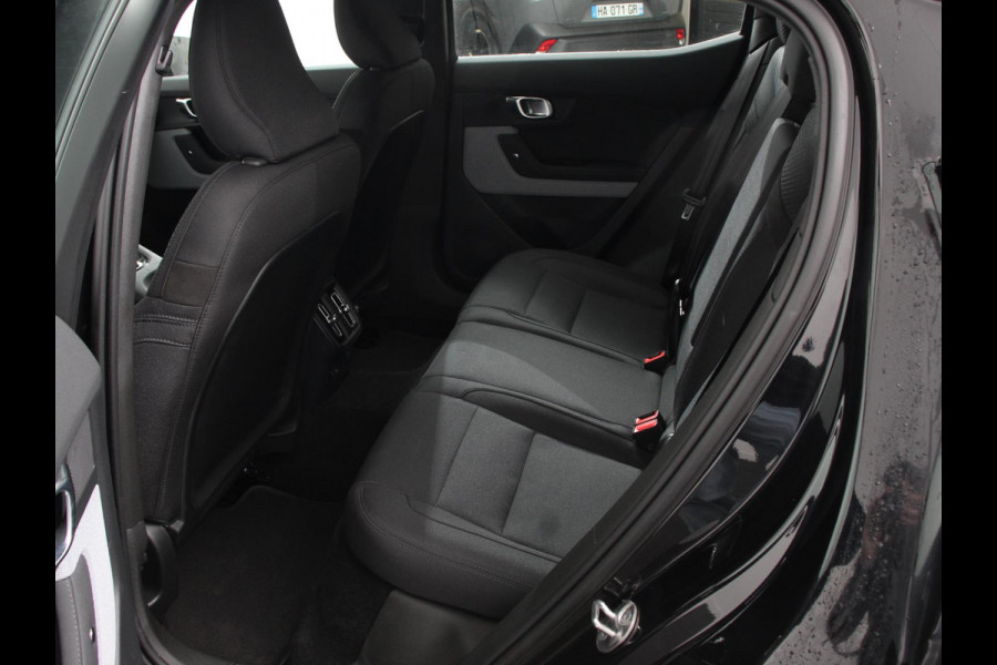 Polestar 2 Standard Range Single Motor 69 kWh 360* Camera Dab Led Verwarmde voorstoelen Navigatie Apple Carplay/Android Auto Climate Control Parkeer sensoren Panoramadak Keyless Stuurverwarming