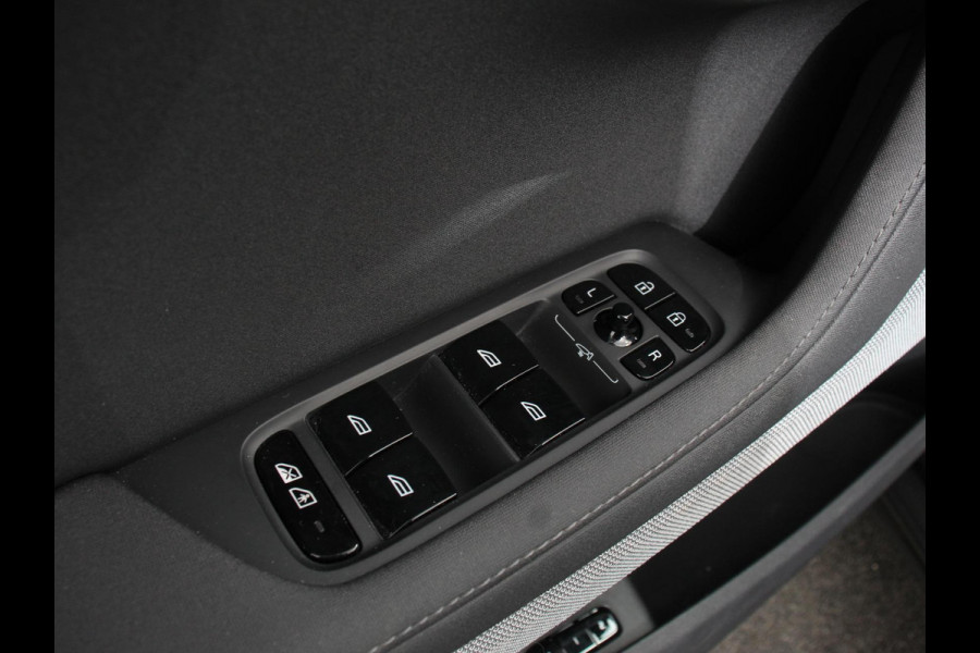 Polestar 2 Standard Range Single Motor 69 kWh 360* Camera Dab Led Verwarmde voorstoelen Navigatie Apple Carplay/Android Auto Climate Control Parkeer sensoren Panoramadak Keyless Stuurverwarming