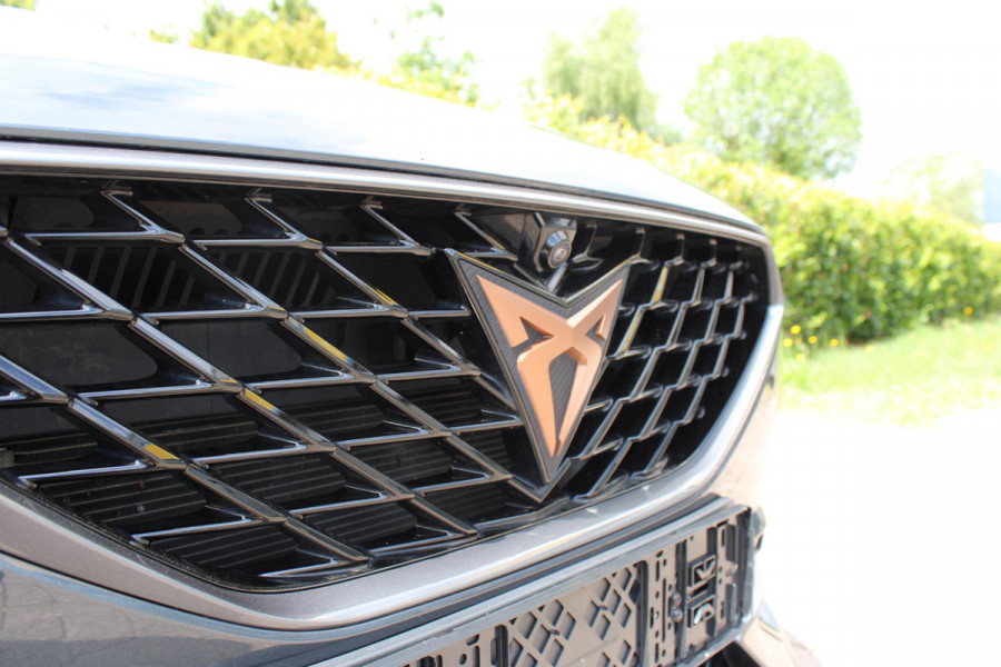 CUPRA Formentor 1.4 e-Hybrid VZ Copper Edition 245pk | PHEV | Stoelverwarming | Adaptive Cruise Control | 360 Camera | Elektr. Stoel | Stoel en Stuur Verwarming