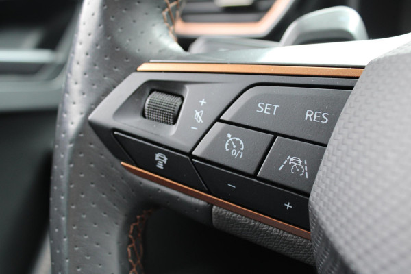 CUPRA Formentor 1.4 e-Hybrid VZ Copper Edition 245pk | PHEV | Stoelverwarming | Adaptive Cruise Control | 360 Camera | Elektr. Stoel | Stoel en Stuur Verwarming