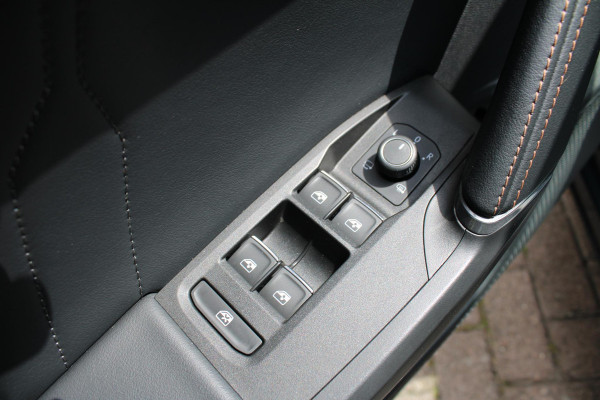 CUPRA Formentor 1.4 e-Hybrid VZ Copper Edition 245pk | PHEV | Stoelverwarming | Adaptive Cruise Control | 360 Camera | Elektr. Stoel | Stoel en Stuur Verwarming