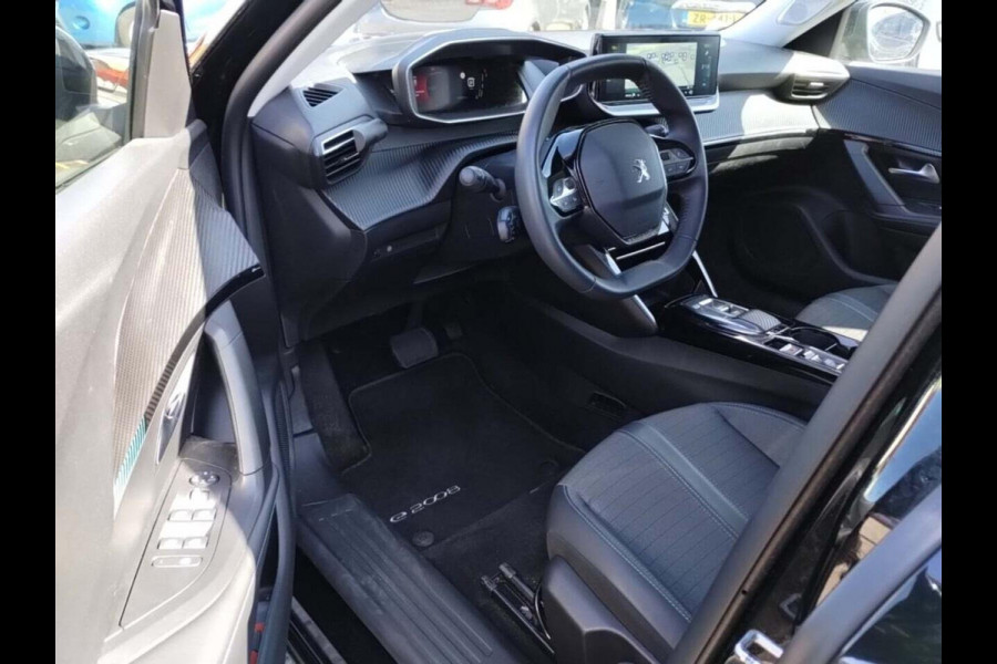 Peugeot e-2008 EV Allure Pack 50 kWh | 27.500 | Navigatie | Achteruitrij Camera | WORDT VERWACHT!