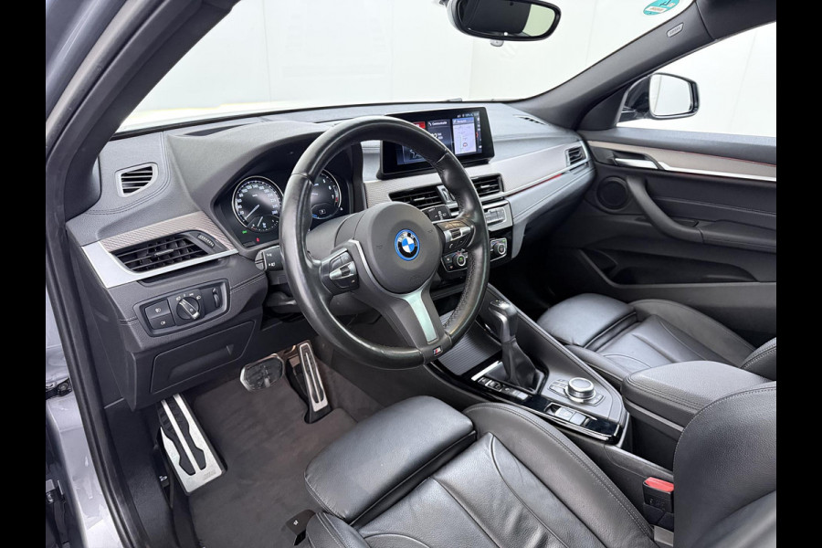BMW X2 xDrive25e M SPORT Business Edition Plus BOMVOL | PHEV| PANO| NAP| STOEL + STUURVERWARMING| COMFORT ACCESS| ELEK. ACHTERKLEP| AFNEEMBARE TREKHAAK| HUD| ACHTERUITRIJCAMERA| APPLE CARPLAY