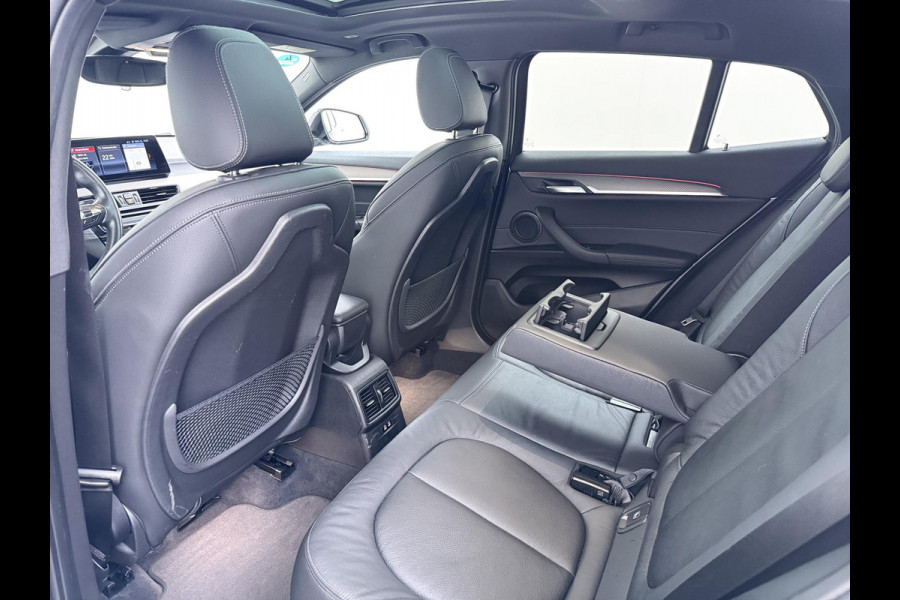 BMW X2 xDrive25e M SPORT Business Edition Plus BOMVOL | PHEV| PANO| NAP| STOEL + STUURVERWARMING| COMFORT ACCESS| ELEK. ACHTERKLEP| AFNEEMBARE TREKHAAK| HUD| ACHTERUITRIJCAMERA| APPLE CARPLAY
