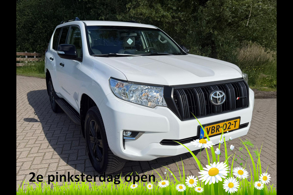 Toyota Land Cruiser 150 2.8 D-4D-F Comfort Window Van