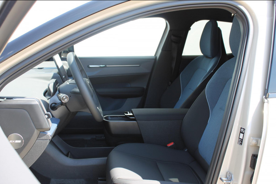 Volvo EX30 272PK Automaat Single Motor Ext. Range Plus Europa Elektrisch verstelbare voorstoelen / Verwarmbare voorstoelen en verwarmbaar stuurwiel / 20" lichtmetalen velgen
