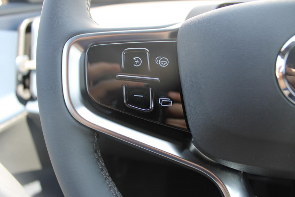 Volvo EX30 272PK Automaat Single Motor Ext. Range Plus Europa Elektrisch verstelbare voorstoelen / Verwarmbare voorstoelen en verwarmbaar stuurwiel / 20" lichtmetalen velgen