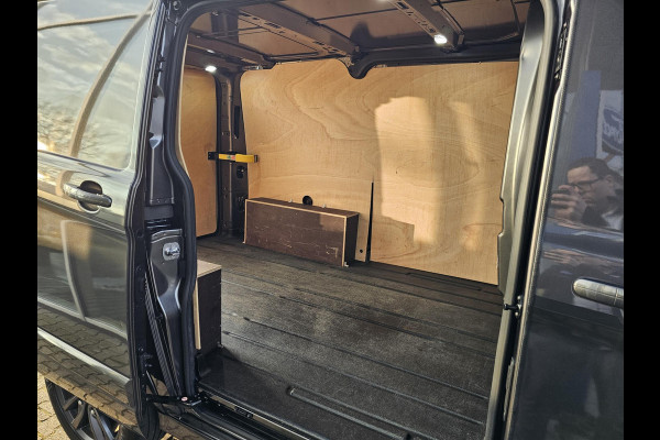 Ford Transit Custom 320 2.0 TDCI L1H1 Sport | 185pk Automaat| Bi-Xenon | Achteruitrijcamera | Stoel + Voorruit verwarming | 3 zits | Verlengde Fabrieksgarantie t/m 02/2027