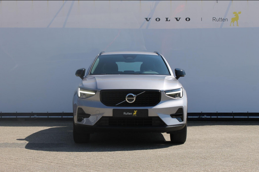 Volvo XC40 B4 211PK Automaat Plus Dark Semi elektrisch wegklapbare trekhaak / Verwarmbare voorruit / Google infotainment / Elektrisch bedienbare bestuurdersstoel met geheugen