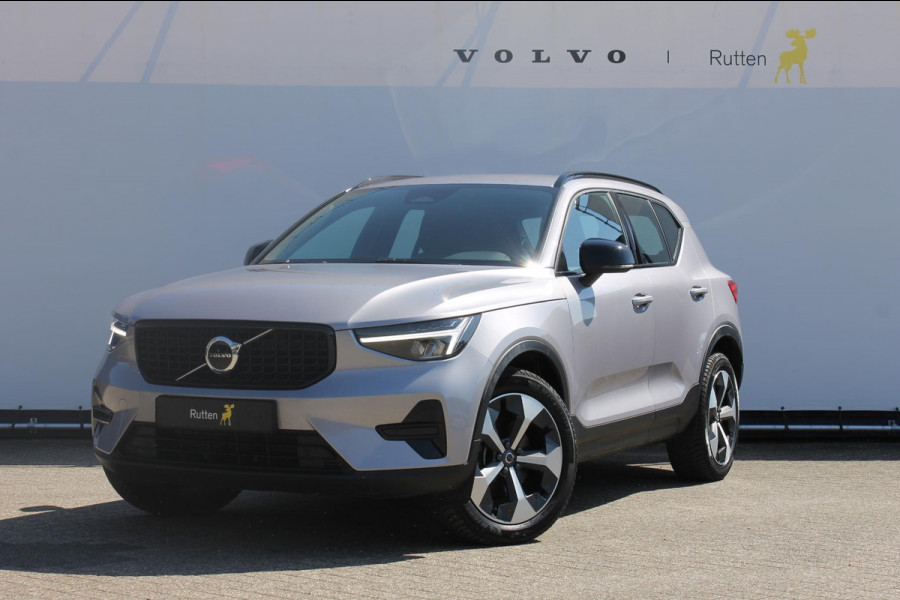 Volvo XC40 B4 211PK Automaat Plus Dark Semi elektrisch wegklapbare trekhaak / Verwarmbare voorruit / Google infotainment / Elektrisch bedienbare bestuurdersstoel met geheugen