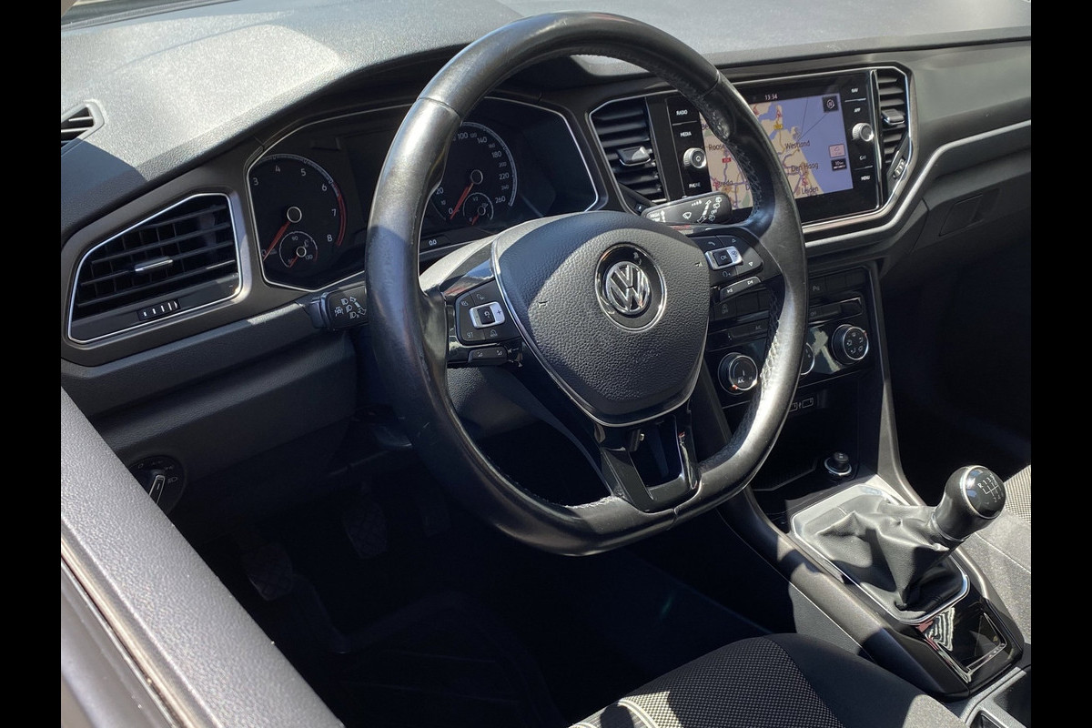 Volkswagen T-Roc 1.0 TSI Style - Navigatie I Airco I Veiligheid pakket I LED I PDC I Sport velgen I Dealer onderhouden