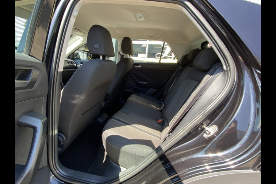 Volkswagen T-Roc 1.0 TSI Style - Navigatie I Airco I Veiligheid pakket I LED I PDC I Sport velgen I Dealer onderhouden