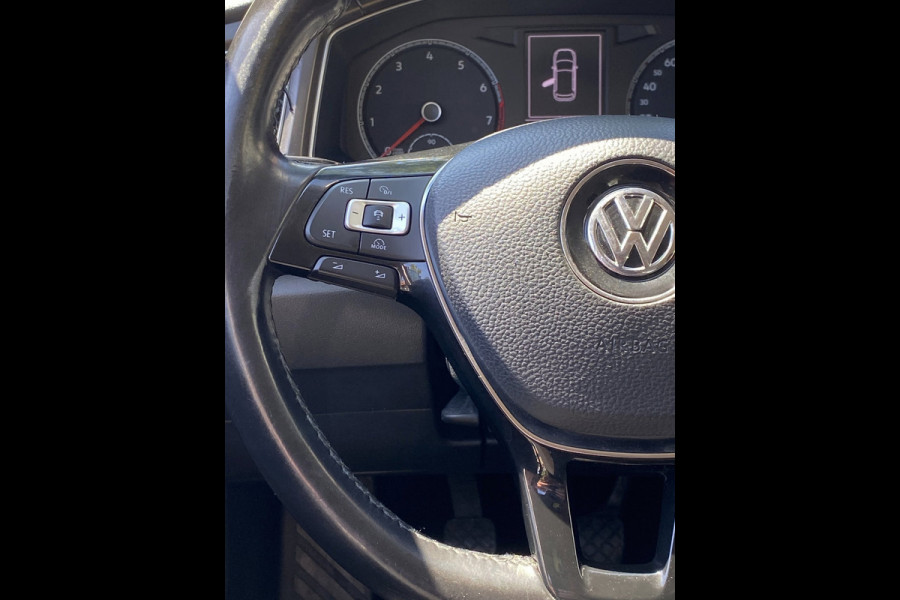 Volkswagen T-Roc 1.0 TSI Style - Navigatie I Airco I Veiligheid pakket I LED I PDC I Sport velgen I Dealer onderhouden