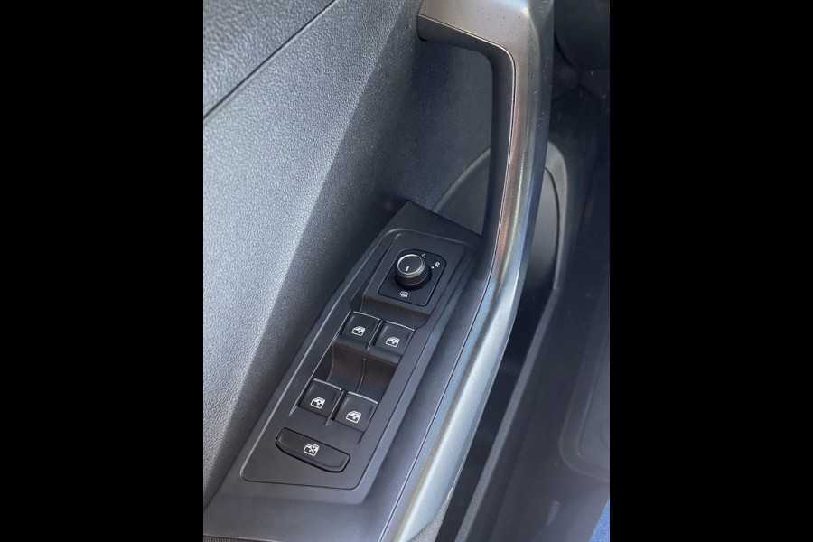 Volkswagen T-Roc 1.0 TSI Style - Navigatie I Airco I Veiligheid pakket I LED I PDC I Sport velgen I Dealer onderhouden