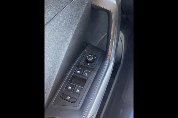 Volkswagen T-Roc 1.0 TSI Style - Navigatie I Airco I Veiligheid pakket I LED I PDC I Sport velgen I Dealer onderhouden