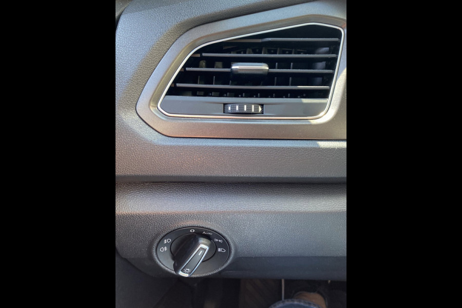 Volkswagen T-Roc 1.0 TSI Style - Navigatie I Airco I Veiligheid pakket I LED I PDC I Sport velgen I Dealer onderhouden