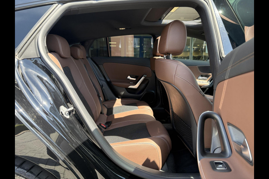 Mercedes-Benz CLA-Klasse Shooting Brake 250 e AMG Line | Panoramadak | Stoelverwarming  | Achteruitrijcamera | Leder | zomer&winter set