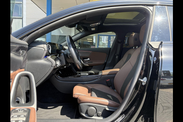 Mercedes-Benz CLA-Klasse Shooting Brake 250 e AMG Line | Panoramadak | Stoelverwarming  | Achteruitrijcamera | Leder | zomer&winter set