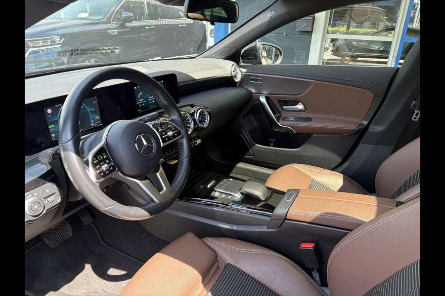 Mercedes-Benz CLA-Klasse Shooting Brake 250 e AMG Line | Panoramadak | Stoelverwarming  | Achteruitrijcamera | Leder | zomer&winter set