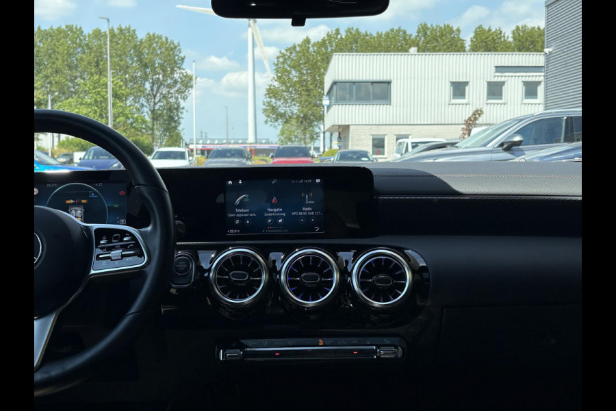 Mercedes-Benz CLA-Klasse Shooting Brake 250 e AMG Line | Panoramadak | Stoelverwarming  | Achteruitrijcamera | Leder | zomer&winter set