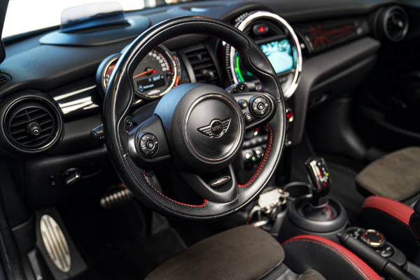 MINI Cabrio 2.0 John Cooper Works Chili | Cabriolet | Luxe Leder / Alcantara | Harman/Kardon | Camera | 231PK | HuD