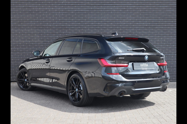 BMW 3 Serie Touring 320e xDrive High Executive M Sport Pakket Automaat / Live Cockpit Professional / Adaptief M Onderstel / Panoramadak / Stoelverwarming / Extra Getint Glas / LED / 19 Inch / Hifi / Lichtpakket