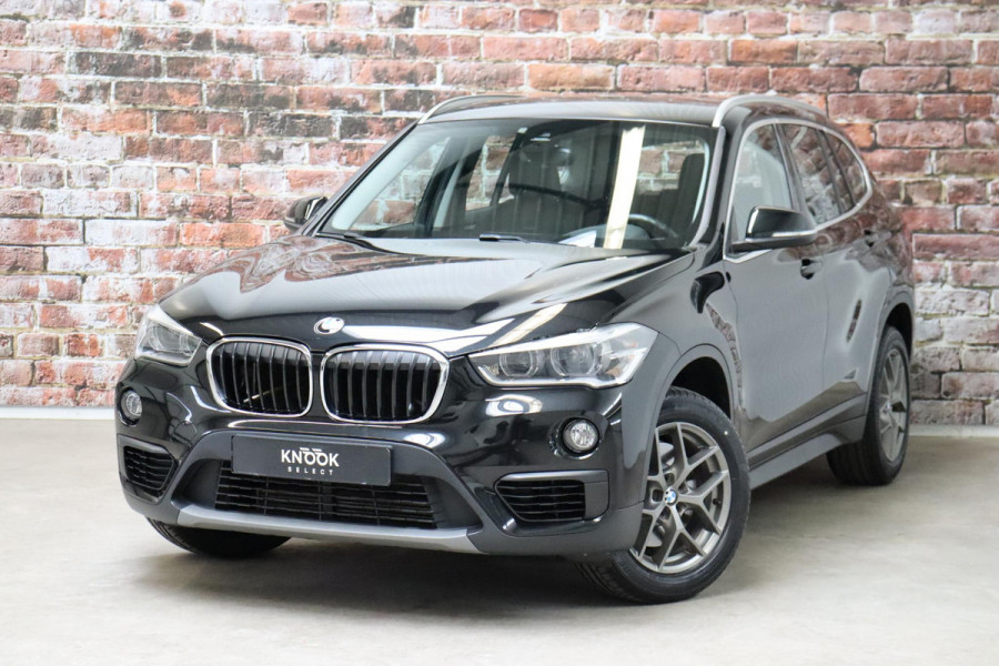 BMW 3 Serie Touring 320e xDrive High Executive M Sport Pakket Automaat / Live Cockpit Professional / Adaptief M Onderstel / Panoramadak / Stoelverwarming / Extra Getint Glas / LED / 19 Inch / Hifi / Lichtpakket