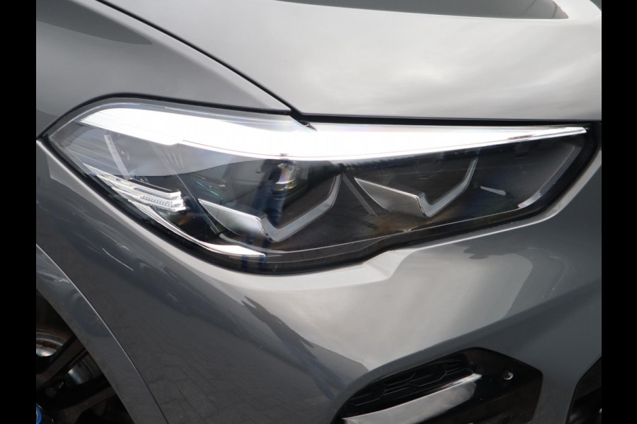 BMW X5 xDrive45e High Executive M Sport Pakket Automaat /  Live Cockpit Professional / Panoramadak / Driving Assistant Professional / Trekhaak / Luchtvering / Comfortstoelen / M Sportremsysteem / 21 Inch / Hifi / Parkeerhulpsysteem Plus
