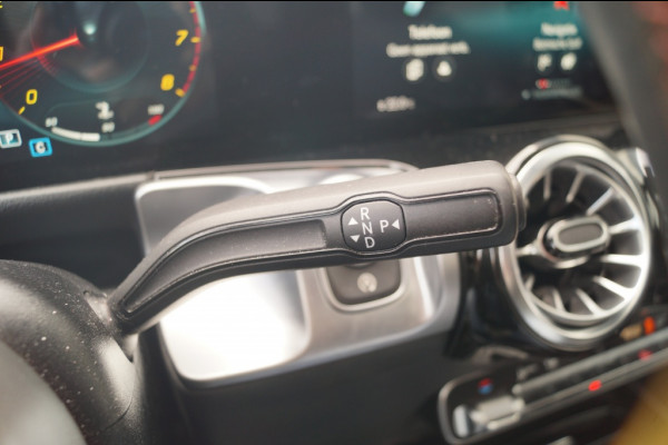 Mercedes-Benz Glb 180 Automaat AMG Business Solution -PANO-ECC-TREKHAAK-