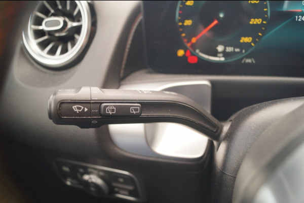 Mercedes-Benz Glb 180 Automaat AMG Business Solution -PANO-ECC-TREKHAAK-