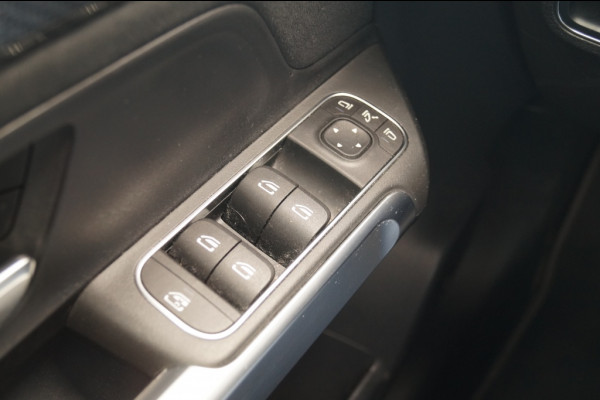Mercedes-Benz Glb 180 Automaat AMG Business Solution -PANO-ECC-TREKHAAK-