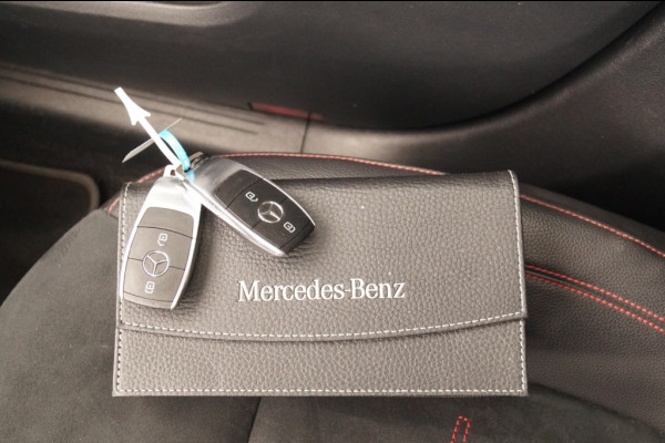 Mercedes-Benz Glb 180 Automaat AMG Business Solution -PANO-ECC-TREKHAAK-