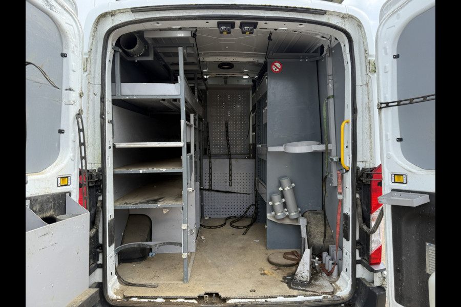 Ford Transit 2.0 TDCI 130PK L2H2 Airco Cruise Control Parkeersensoren Stoelverwarming Zwaailampen Kastwand Inbouw
