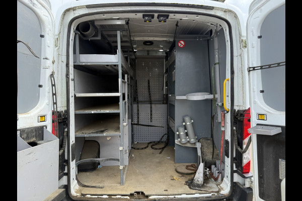 Ford Transit 2.0 TDCI 130PK L2H2 Airco Cruise Control Parkeersensoren Stoelverwarming Zwaailampen Kastwand Inbouw