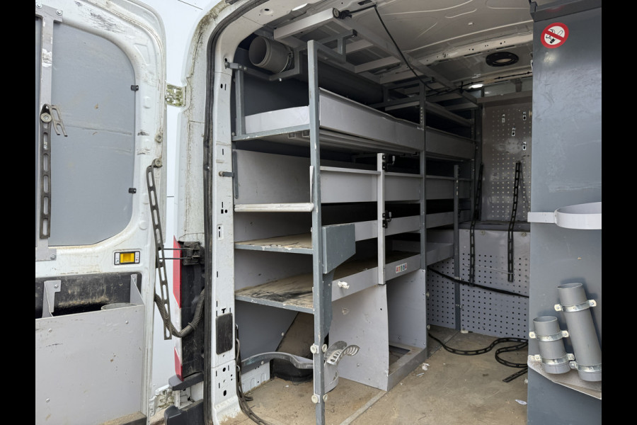 Ford Transit 2.0 TDCI 130PK L2H2 Airco Cruise Control Parkeersensoren Stoelverwarming Zwaailampen Kastwand Inbouw
