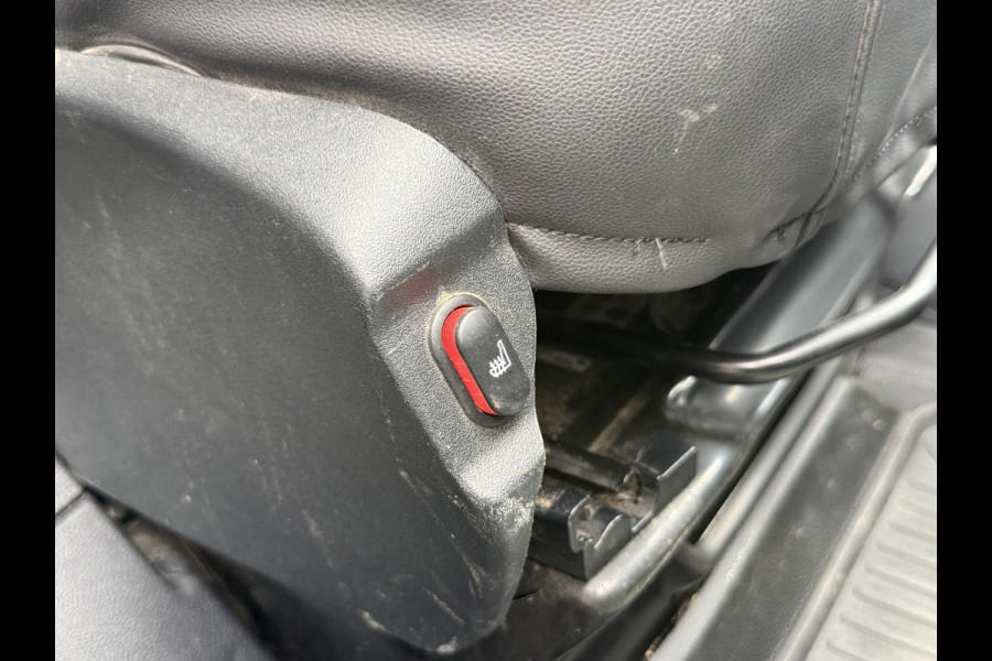 Ford Transit 2.0 TDCI 130PK L2H2 Airco Cruise Control Parkeersensoren Stoelverwarming Zwaailampen Kastwand Inbouw