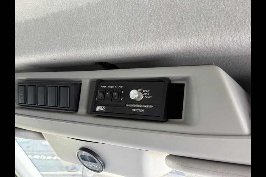 Ford Transit 2.0 TDCI 130PK L2H2 Airco Cruise Control Parkeersensoren Stoelverwarming Zwaailampen Kastwand Inbouw