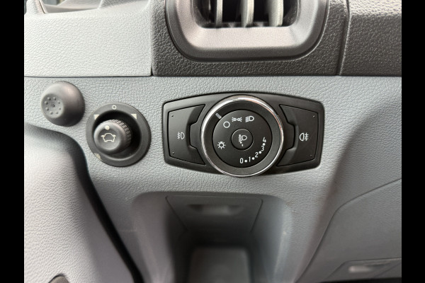 Ford Transit 2.0 TDCI 130PK L2H2 Airco Cruise Control Parkeersensoren Stoelverwarming Zwaailampen Kastwand Inbouw
