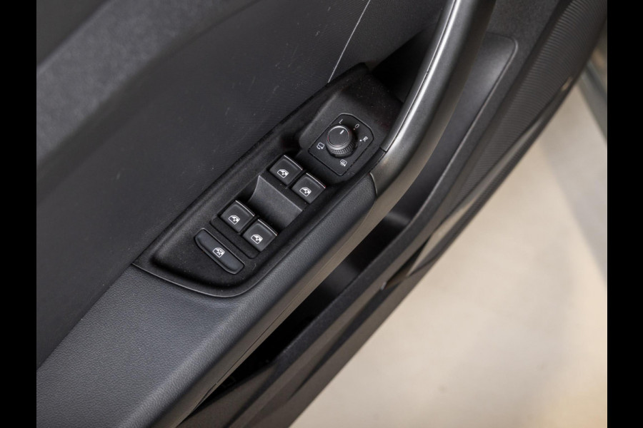 Audi A1 Sportback 40 TFSI 2x S-Line Edition / 207pk / Sonos / Keyless / Dodehoek herkenning /