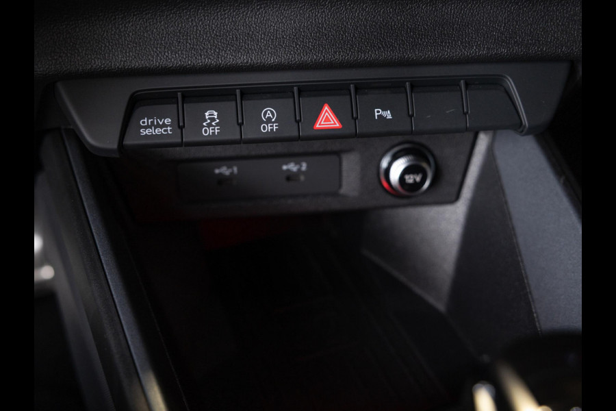 Audi A1 Sportback 40 TFSI 2x S-Line Edition / 207pk / Sonos / Keyless / Dodehoek herkenning /