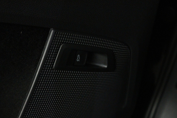 Škoda Kodiaq 1.5 TSI Limited Business Edition (PANORAMADAK, STOELVERWARMING, CRUISE ADAPTIEF, CANTON AUDIO, CARPLAY)