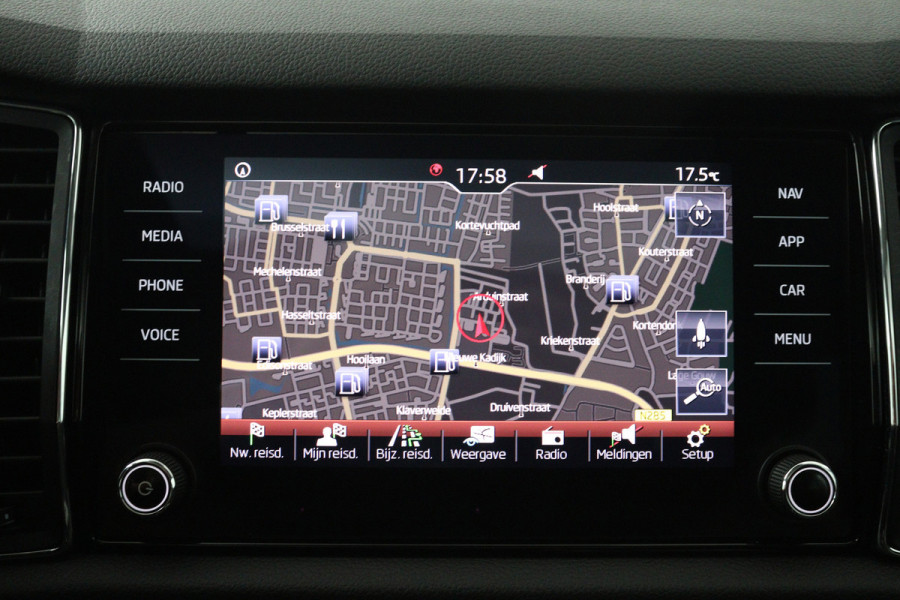 Škoda Kodiaq 1.5 TSI Limited Business Edition (PANORAMADAK, STOELVERWARMING, CRUISE ADAPTIEF, CANTON AUDIO, CARPLAY)