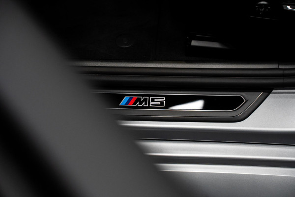 BMW 5 Serie Touring M5 *Bowers & Wilkins / M-Driver's Package / Stoelventilatie / Panorama / Carbon in- exterieur / Surround-View*
